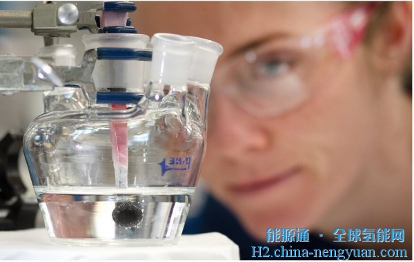 突破！一种廉价的催化剂可以在商业装置中产生氢气
